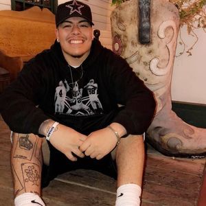 Meet your Posher, Cesar